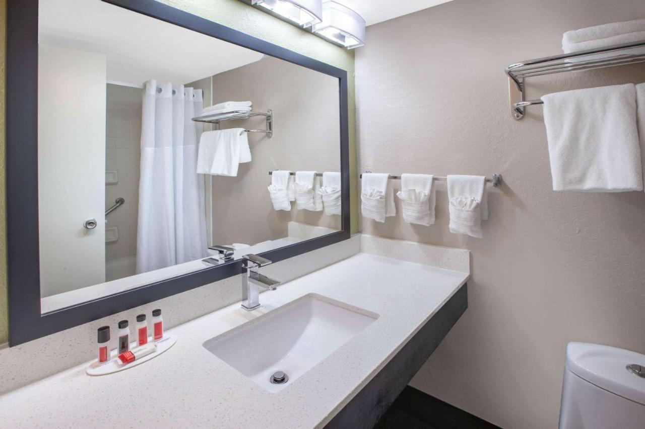 Hotel Baymont By Wyndham Grand Rapids Near Downtown Wyoming Zewnętrze zdjęcie