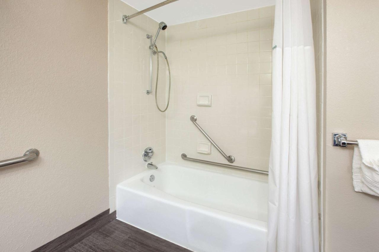 Hotel Baymont By Wyndham Grand Rapids Near Downtown Wyoming Zewnętrze zdjęcie
